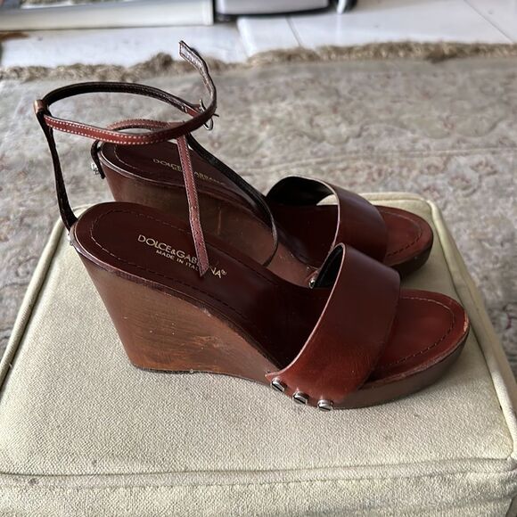 Dolce & Gabbana leather and wood strap wedges. 4” heels. - Picture 5 of 8